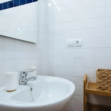 Ad2b Apartment, 300m From Cathedral With 2br Sevilla