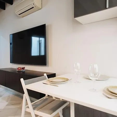 Ad2b Apartment, 300m From Cathedral With 2br Lejlighed *